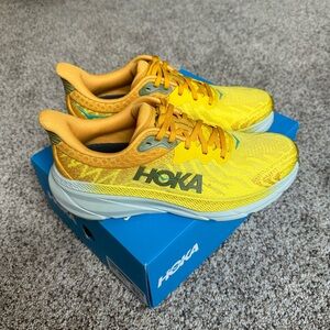 Size 8.5 - Hoka One One Challenger ATR 7